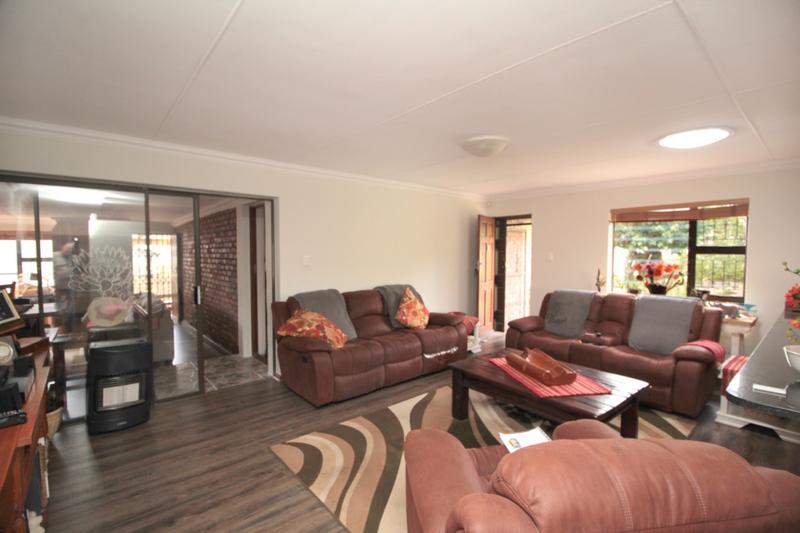 3 Bedroom Property for Sale in Fraaiuitsig Western Cape